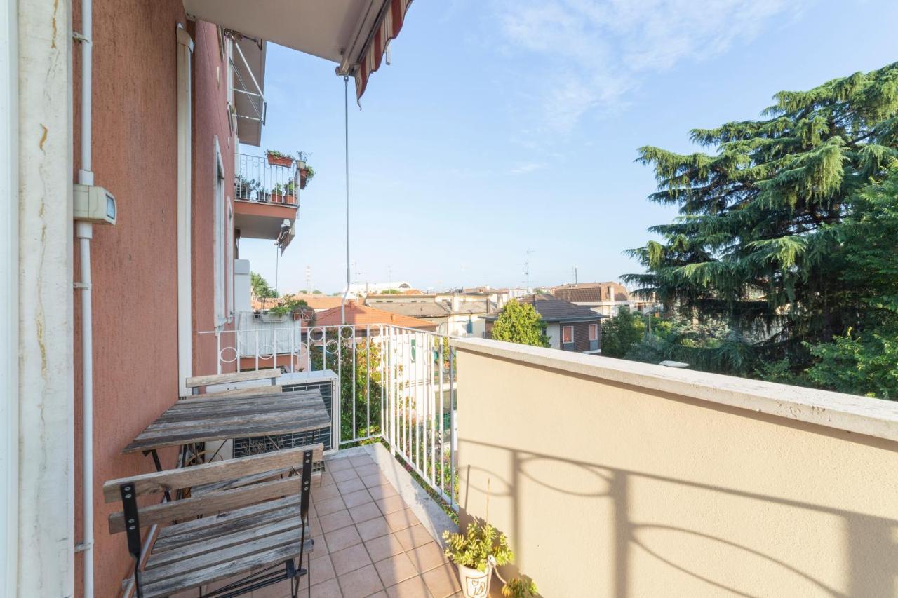 Precotto Comfortable Flat With Balcony Apartamento Milão Exterior foto